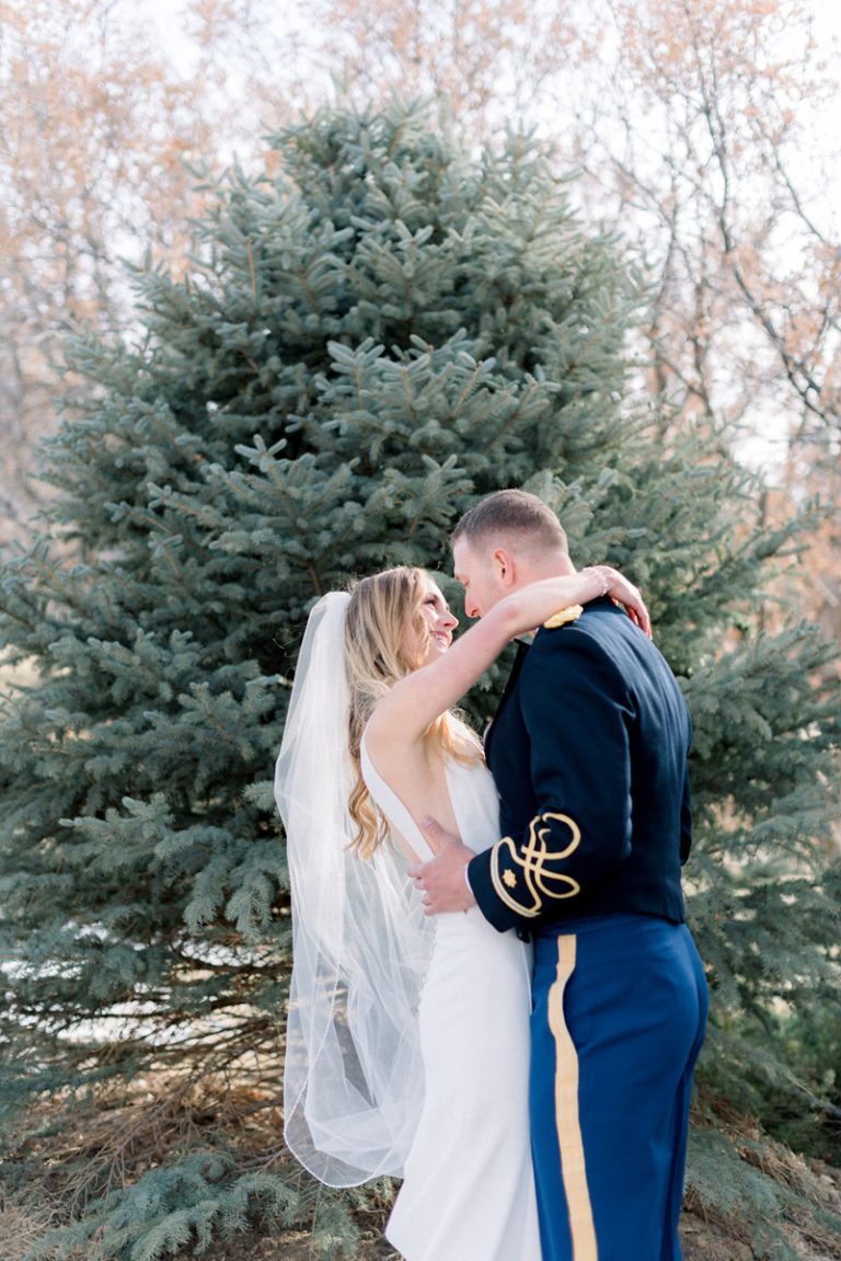 121822_DecemberWinterWedding_TheOaksPlumCreek_AllisonEasterlingPhotography11